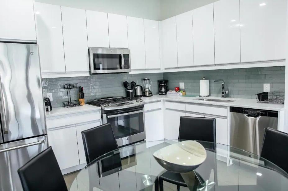 Dharma Home Suites Hoboken Exteriör bild