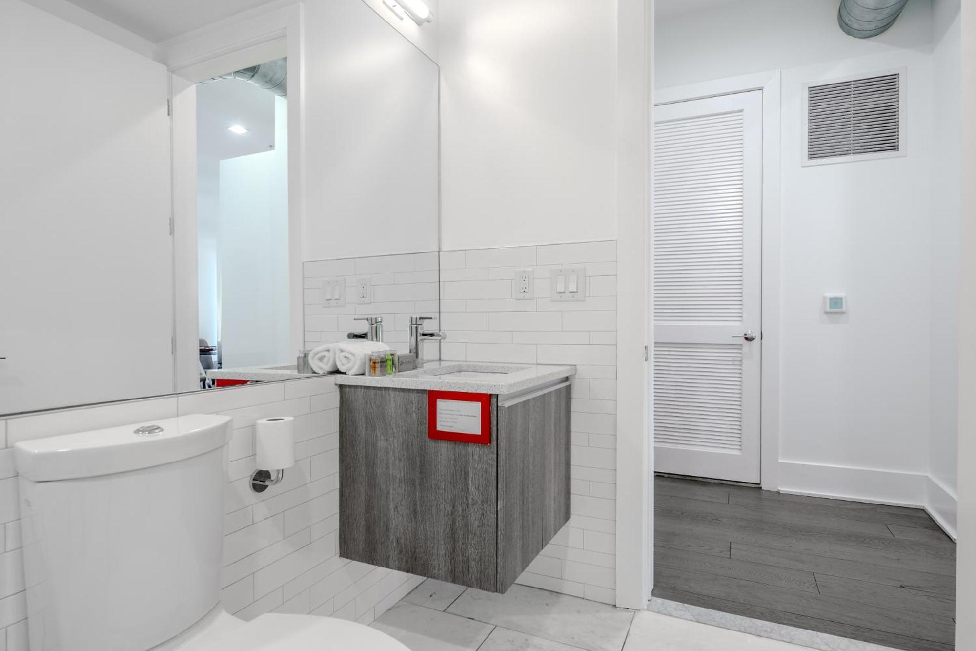 Dharma Home Suites Hoboken Exteriör bild