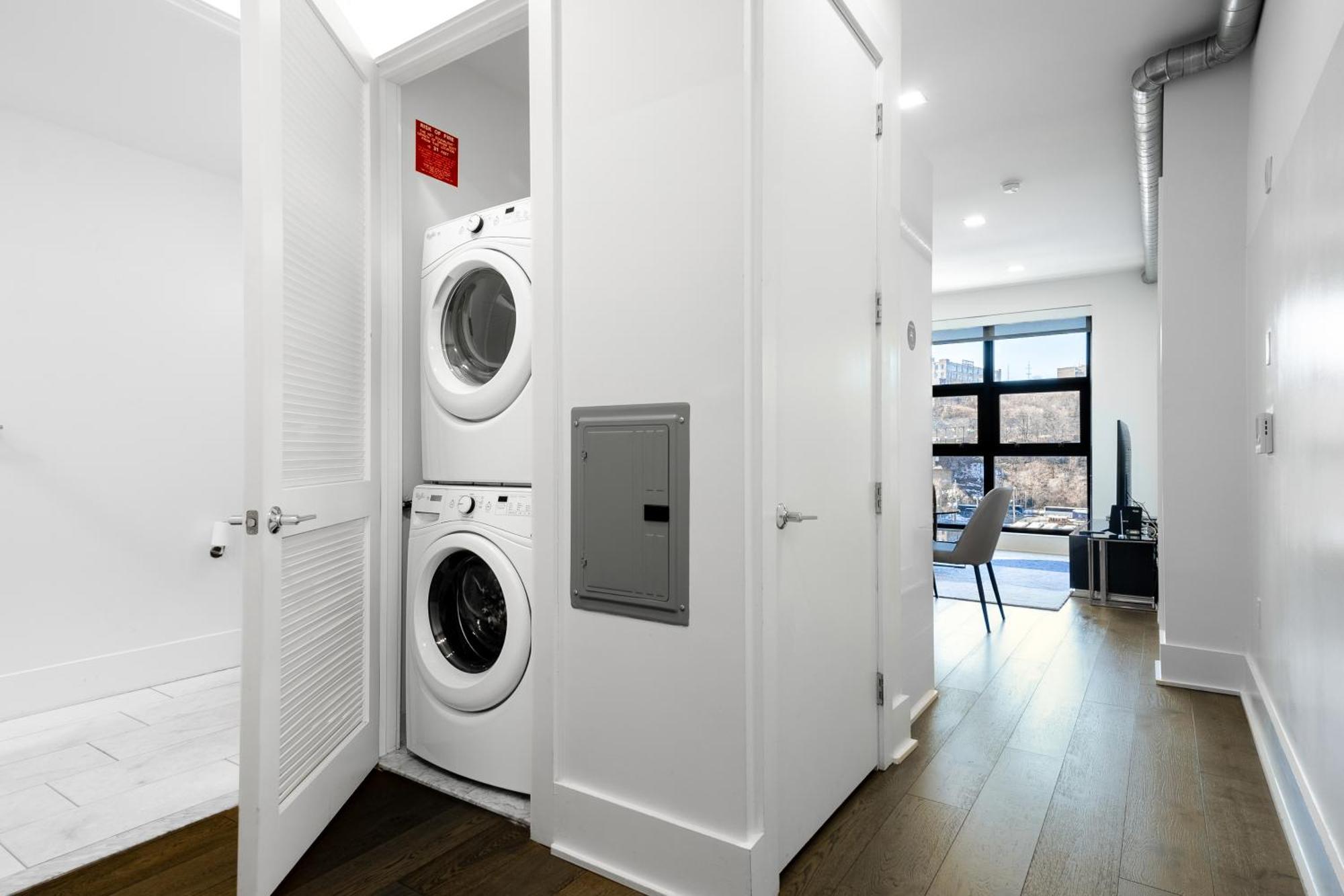 Dharma Home Suites Hoboken Exteriör bild