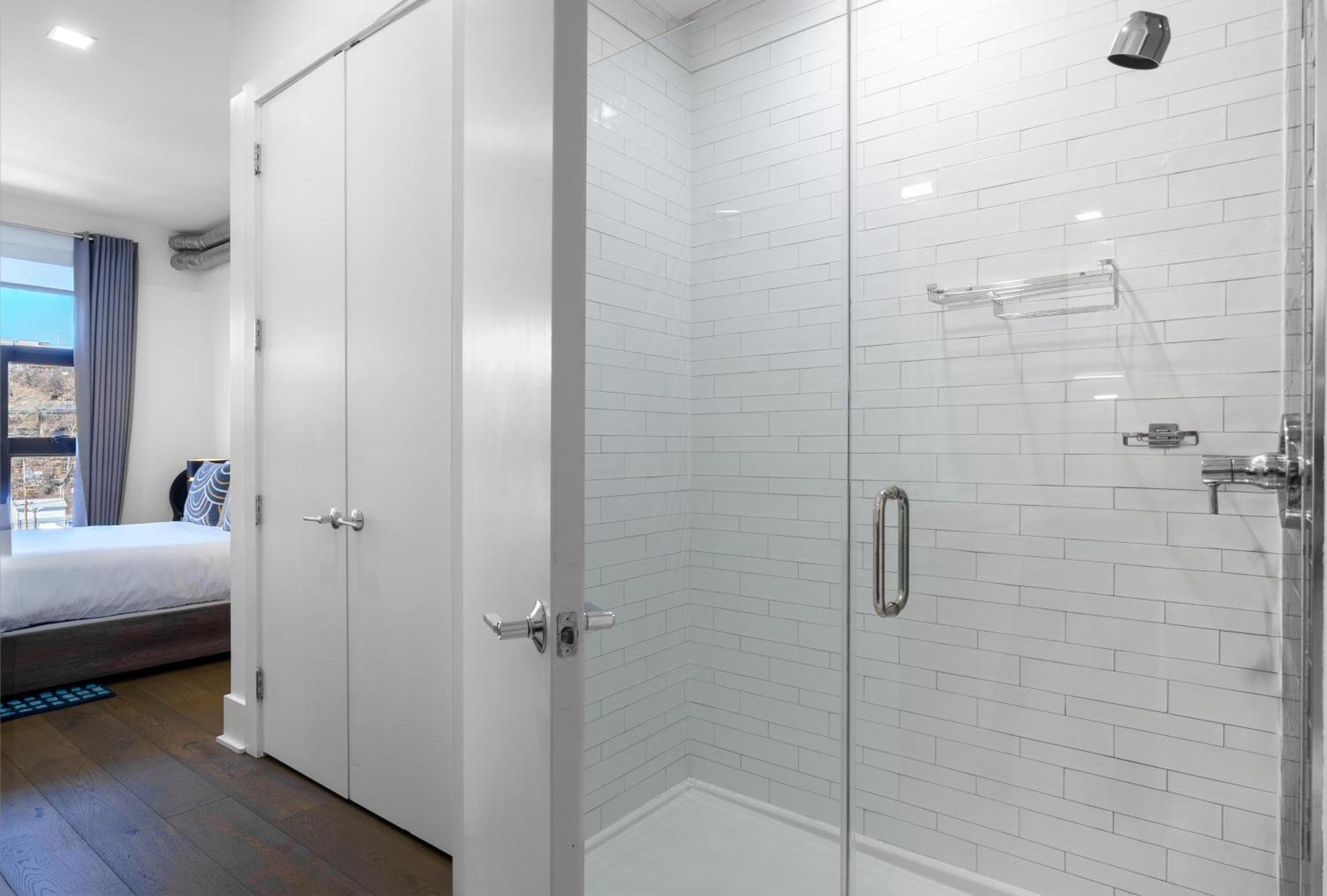 Dharma Home Suites Hoboken Exteriör bild